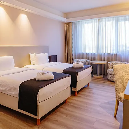 Готель By Ihg 4*