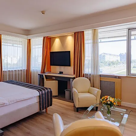 By Ihg Готель Белград