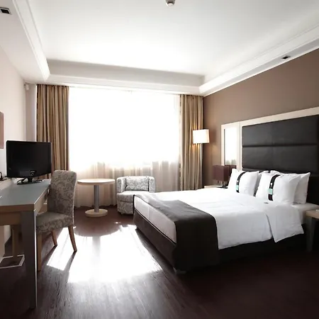 By Ihg Готель